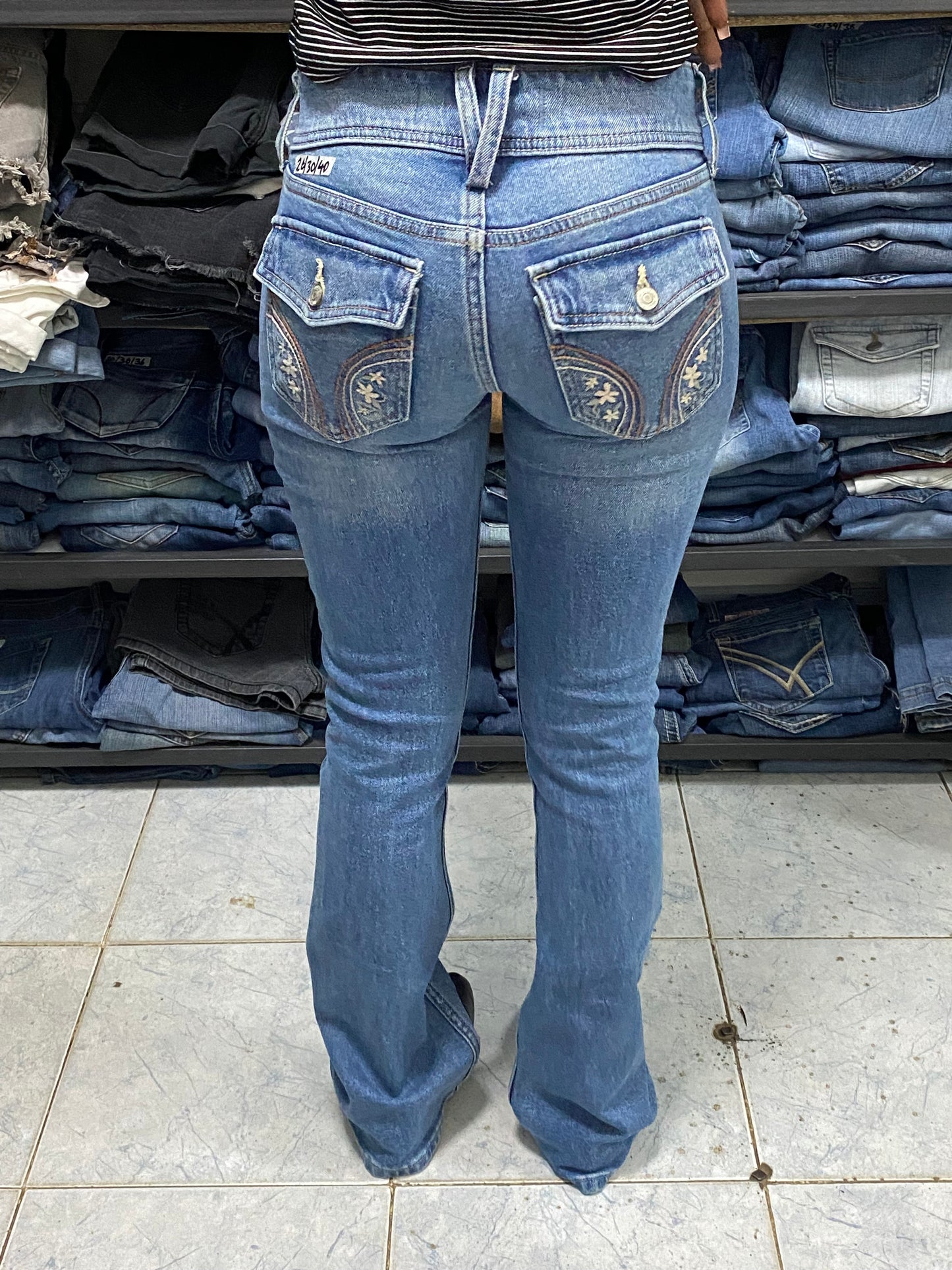 Hollister W26 H30 L40