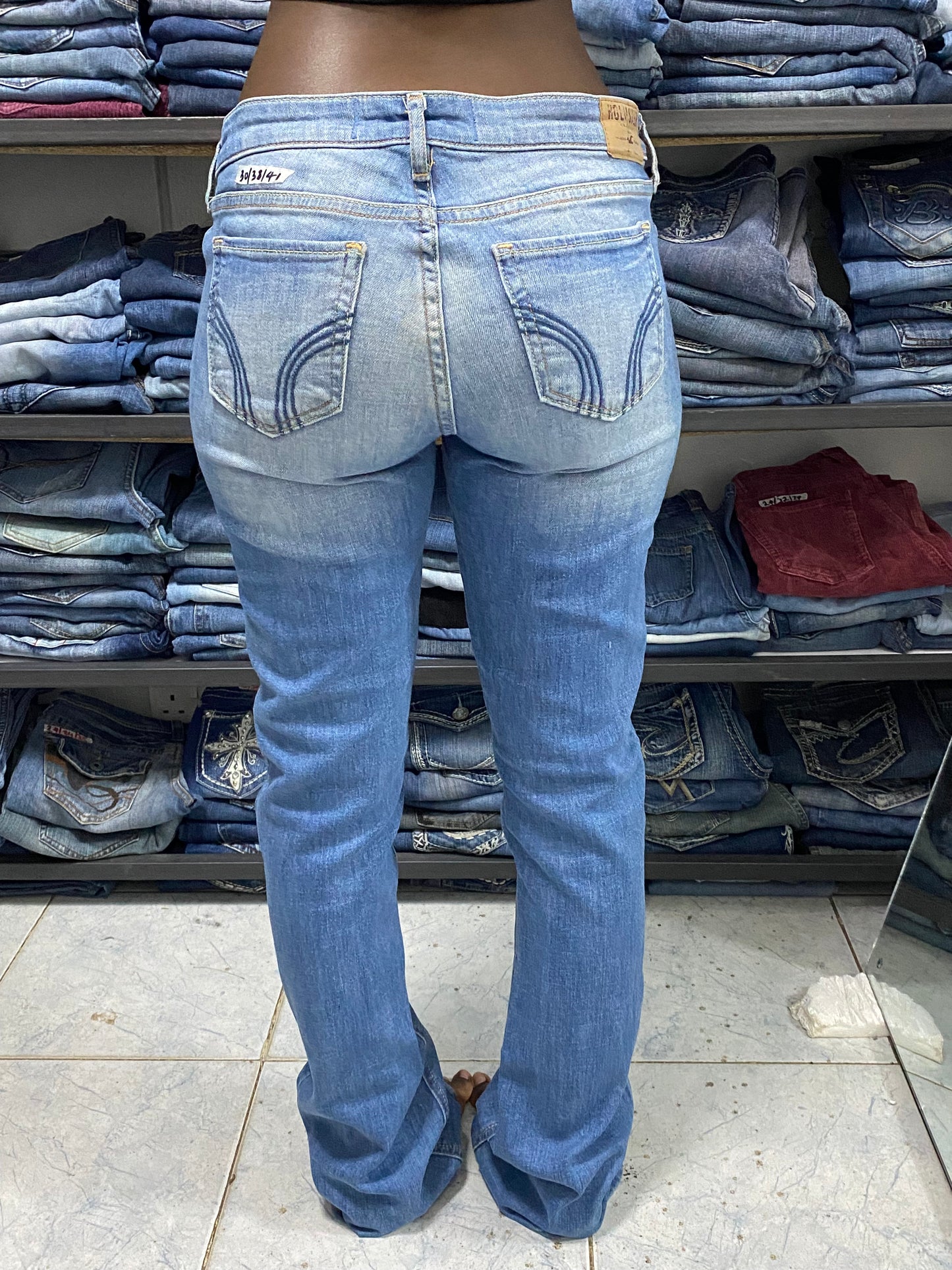 Hollister W30 H38 L41