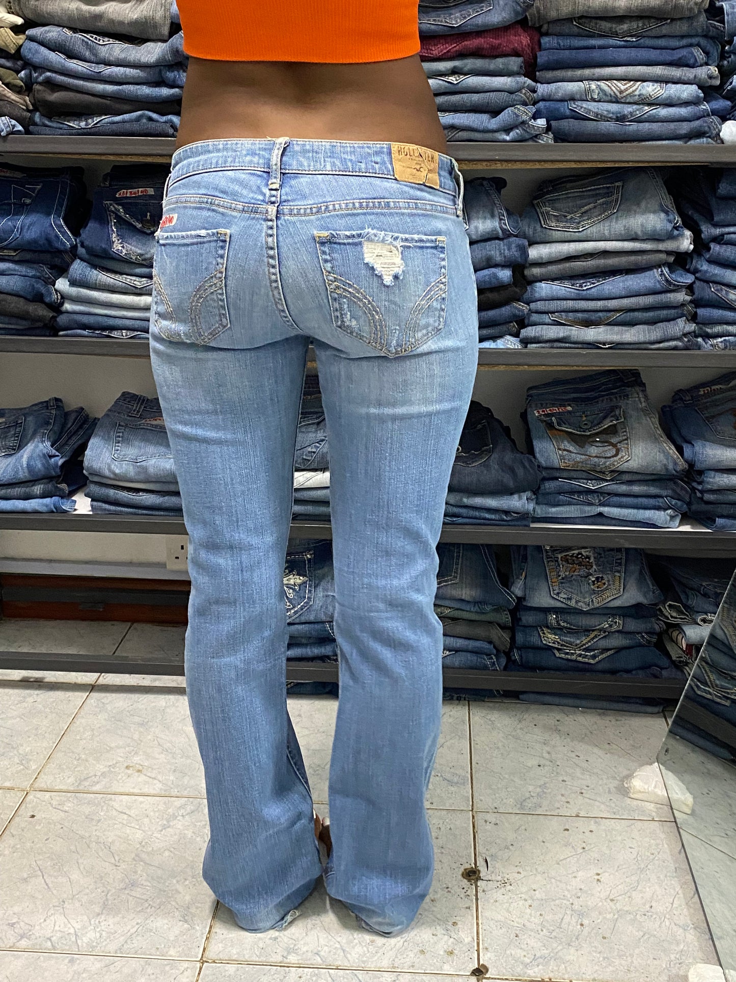 Hollister W28 H38 L40