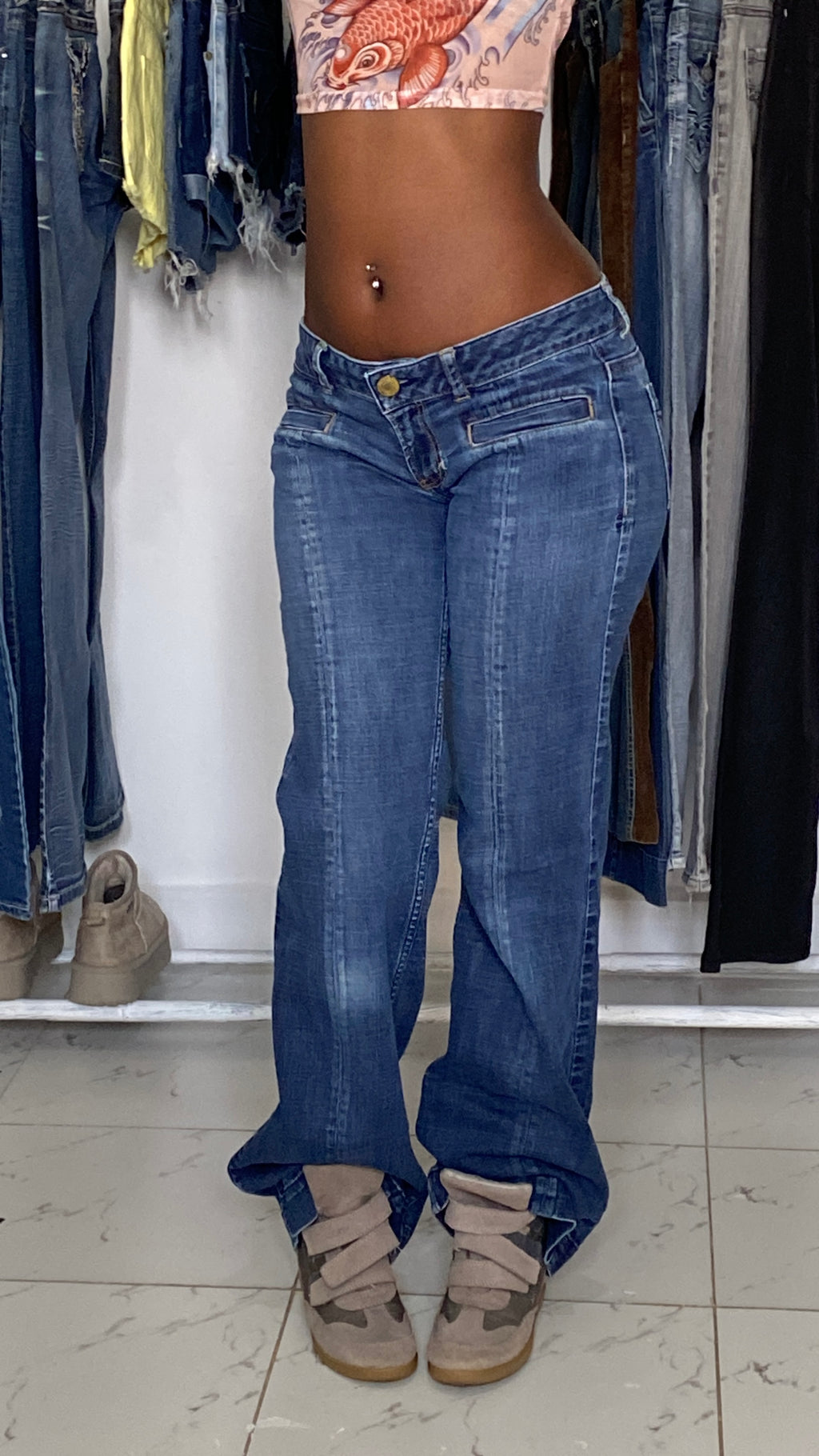 American Eagle W 28  H 36 L 40