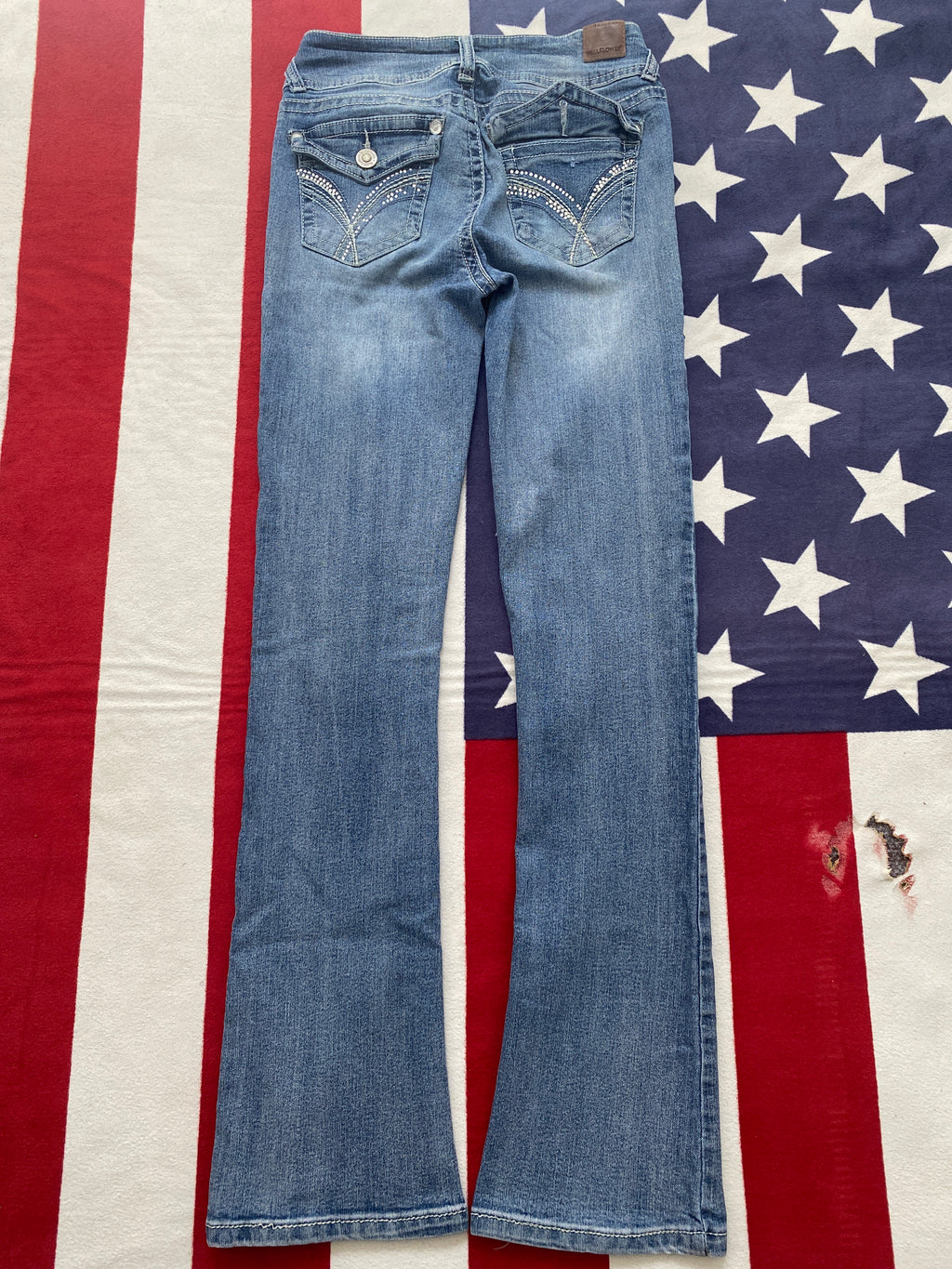 Wall Flower W24 H30 L39