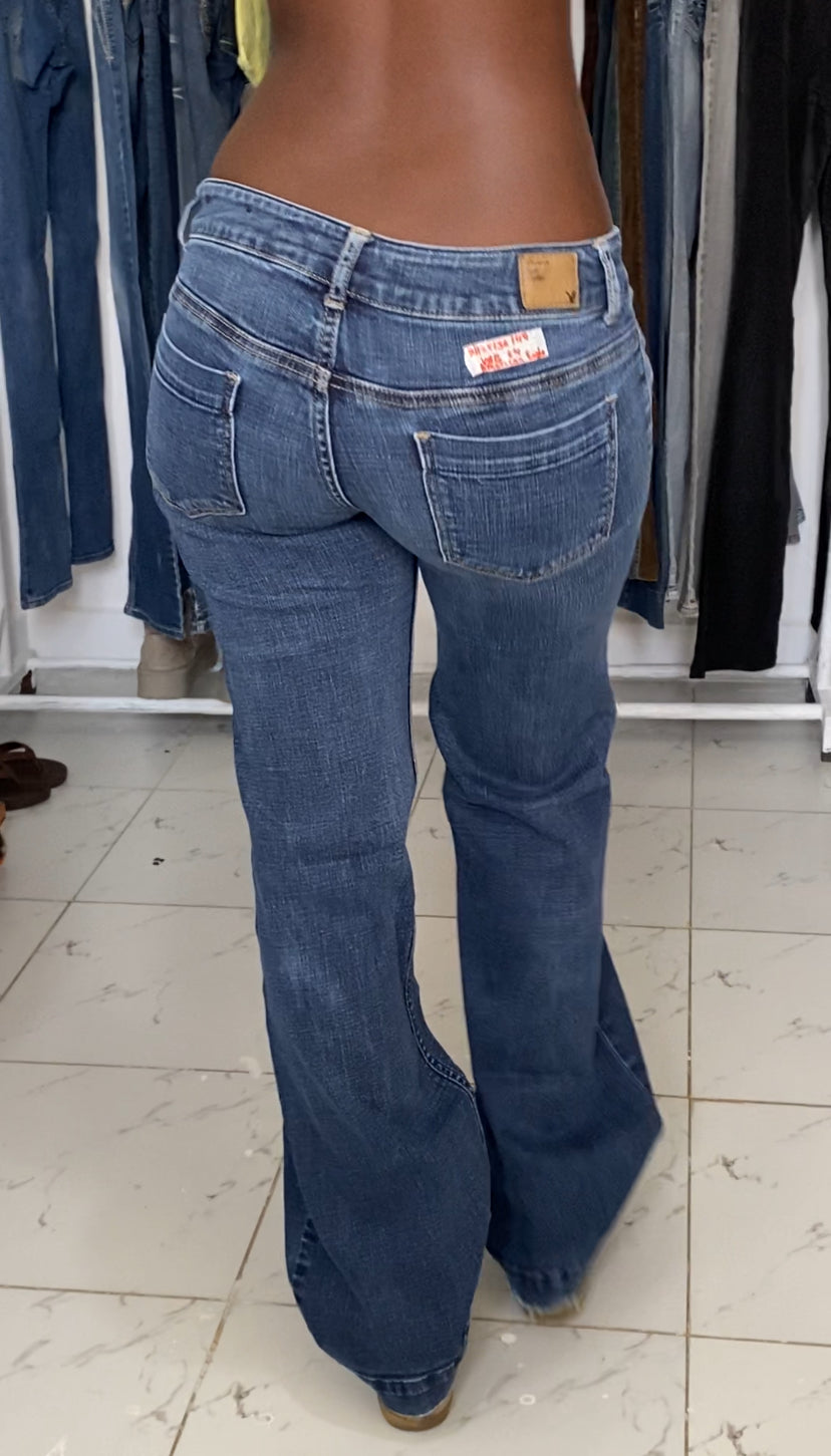 American Eagle W 28  H 36 L 40