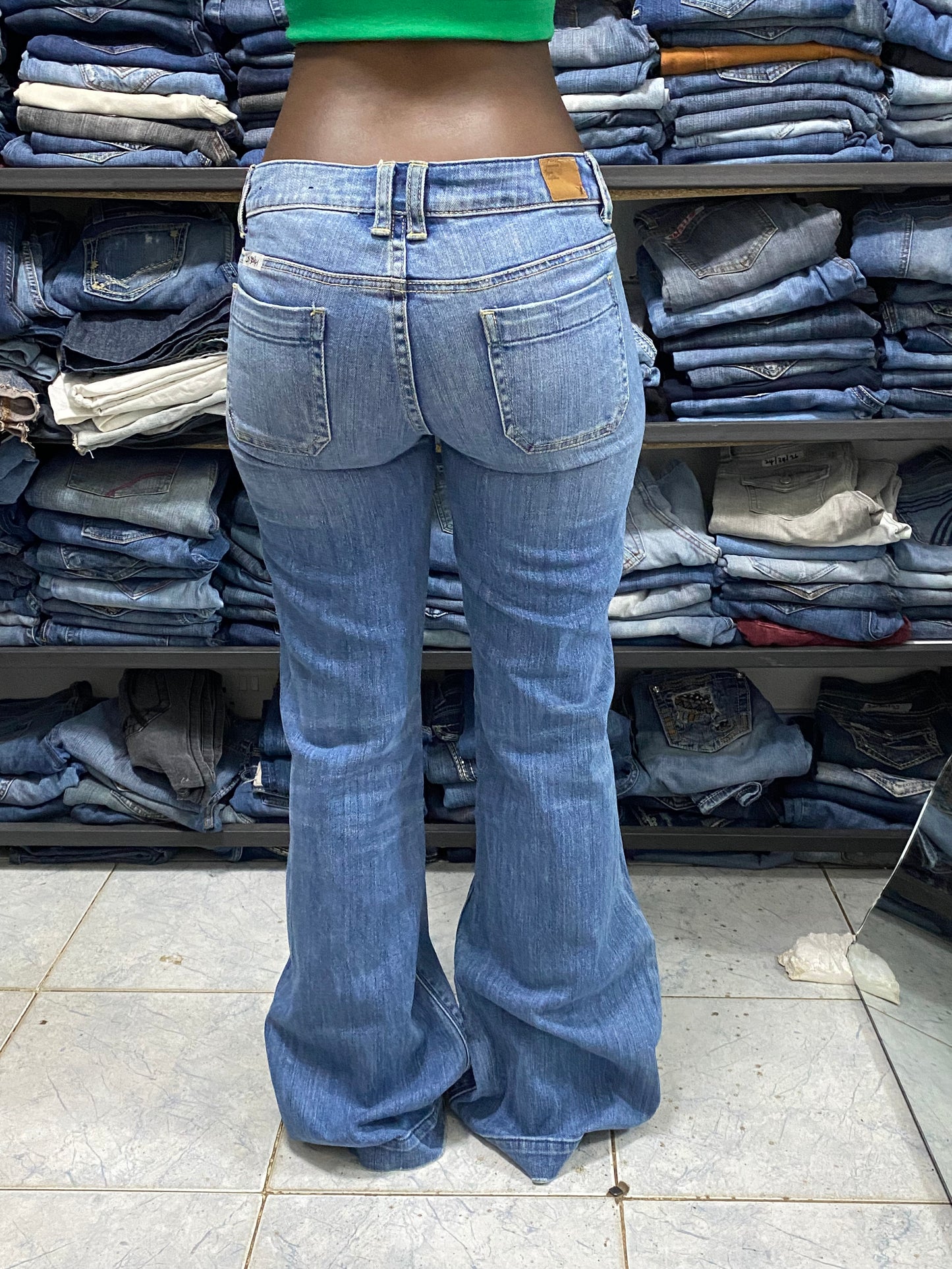 AMERICAN EAGLE  W28 H38 L41