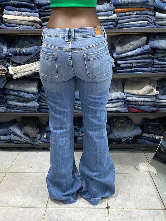 AMERICAN EAGLE  W28 H38 L41