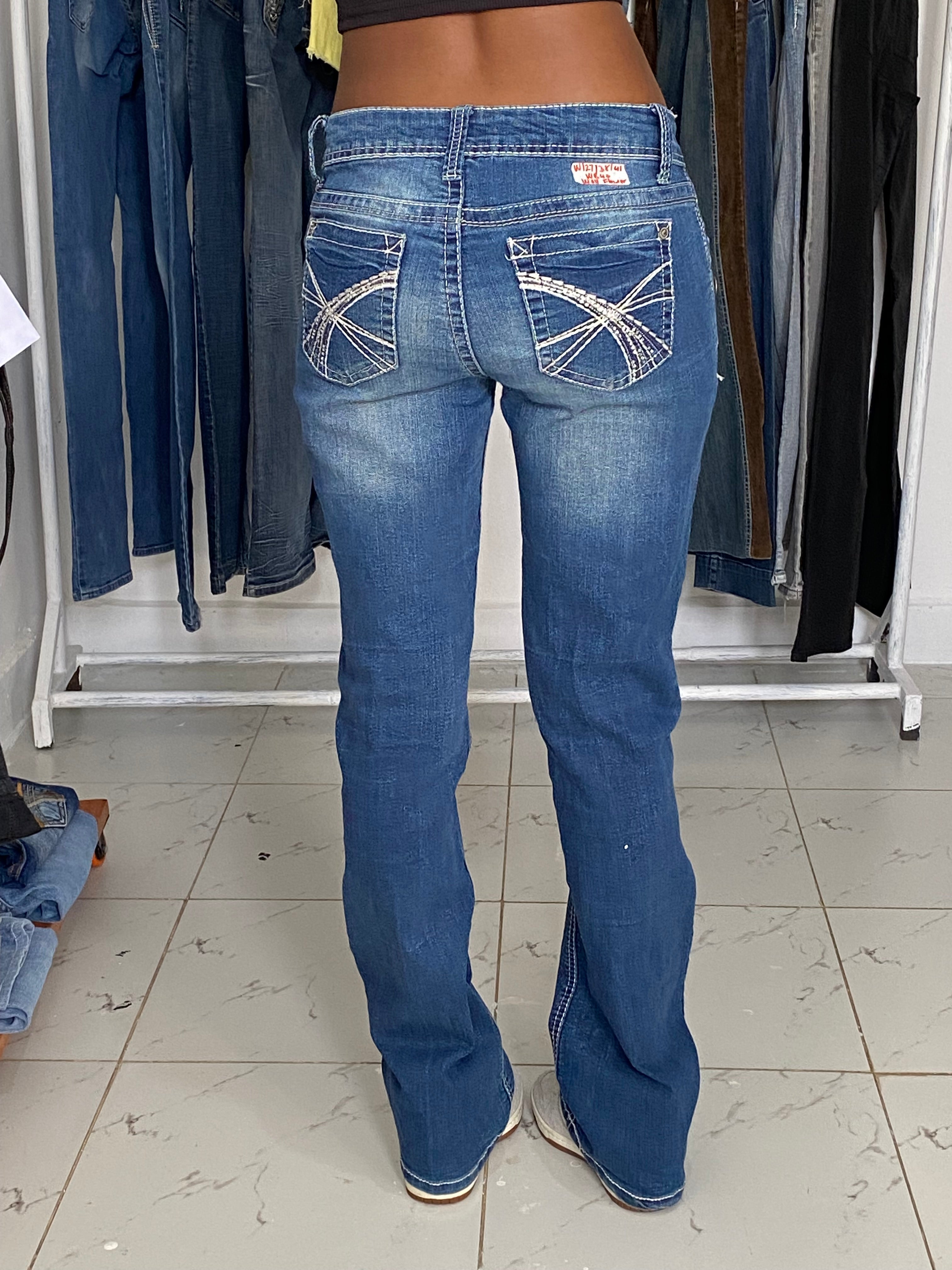 Wall Flower W28 H38 L41