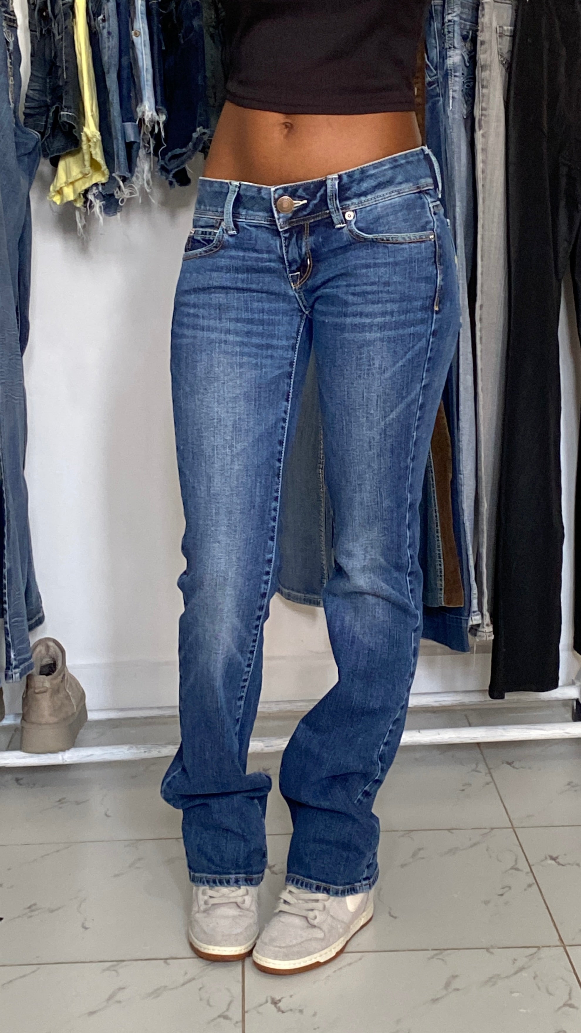 American Eagle W27 H 34 L 41