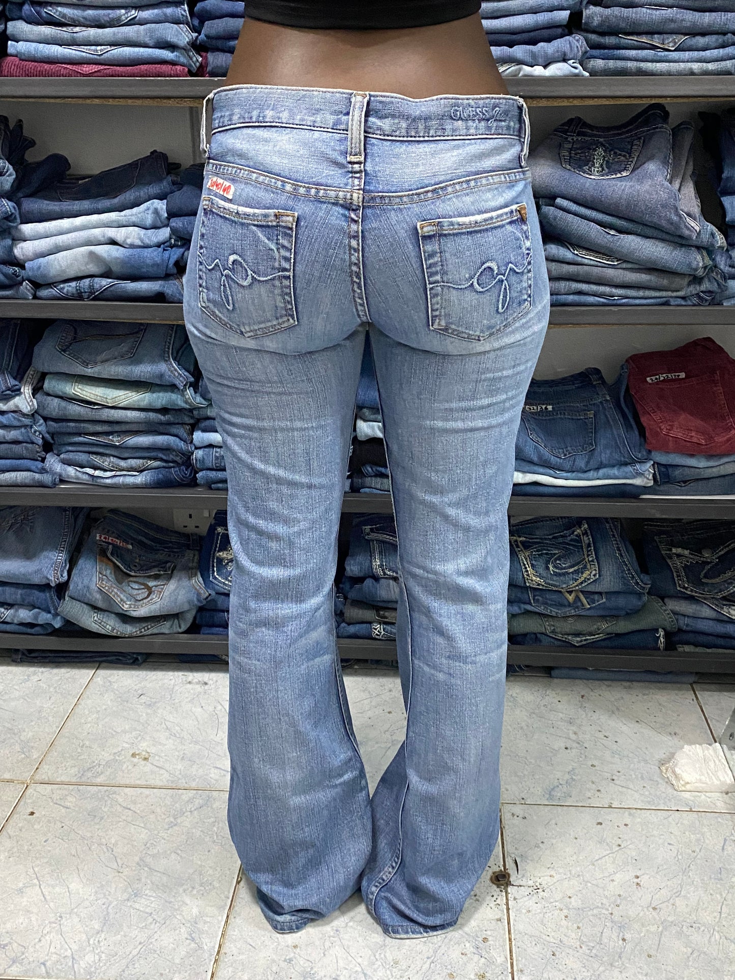 Guess W30 H40 L40