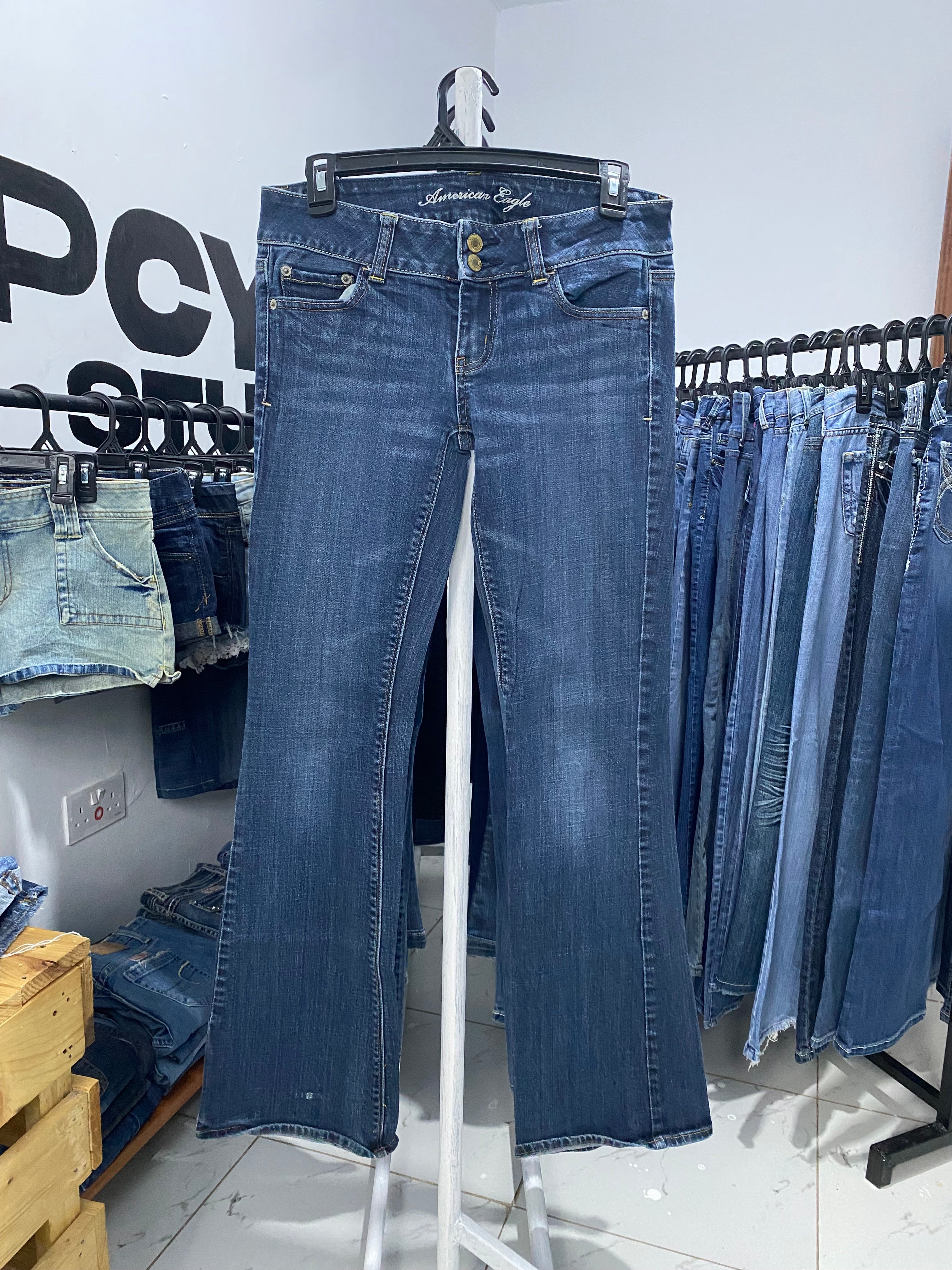 American Eagle W28 H36 L39