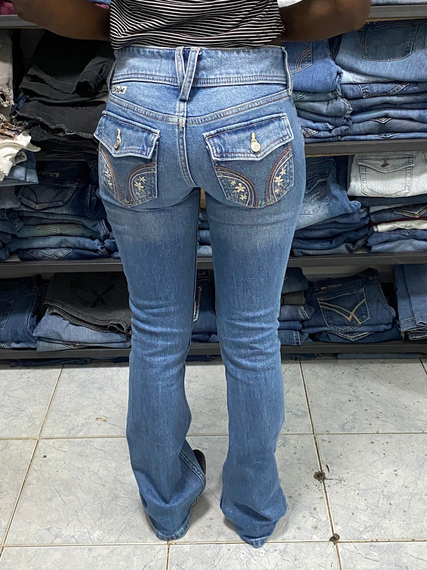 Hollister W26 H30 L40