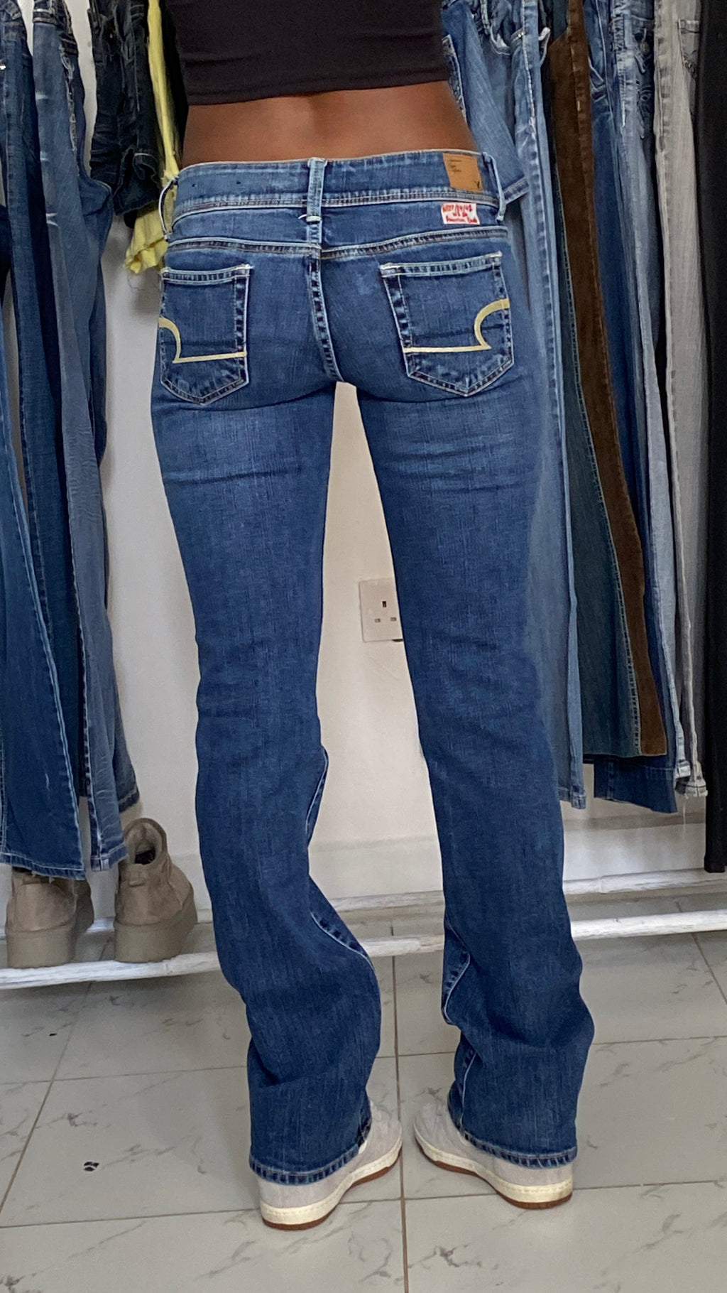 American Eagle W27 H 34 L 41