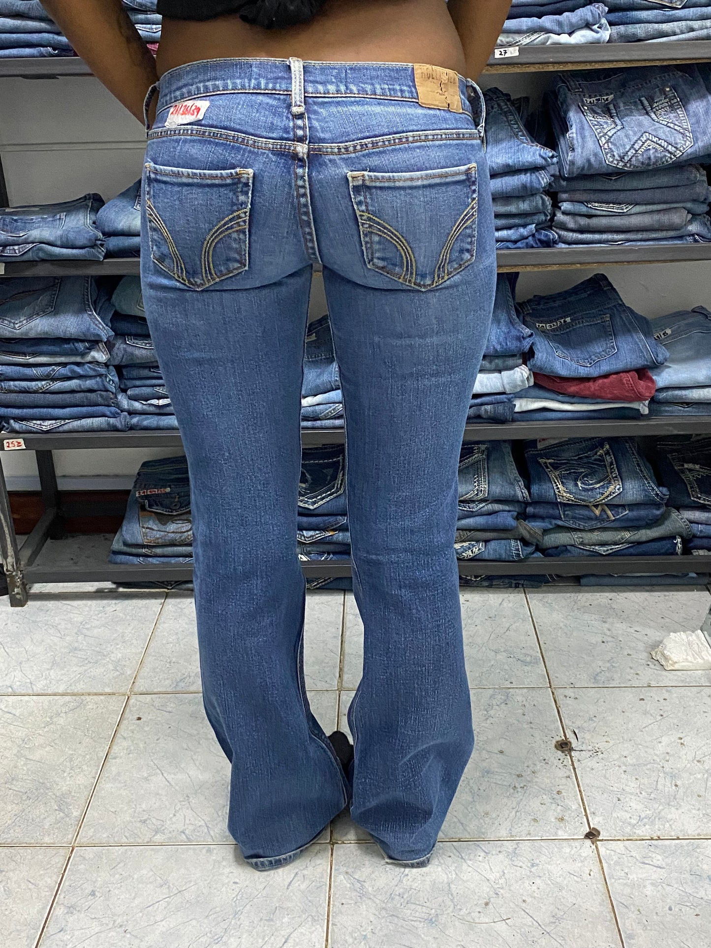 Hollister W26 H36 L39