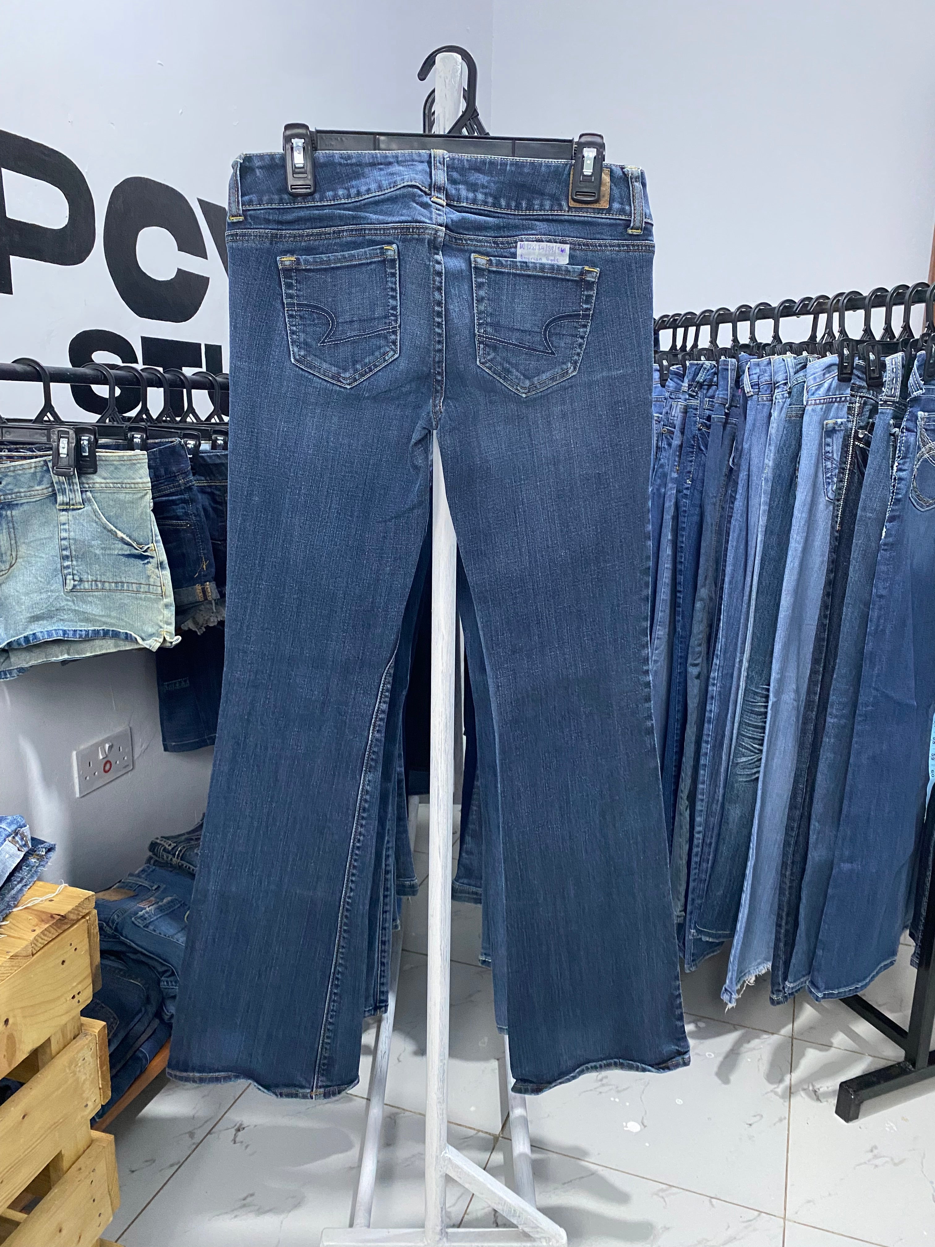 American Eagle W28 H36 L39