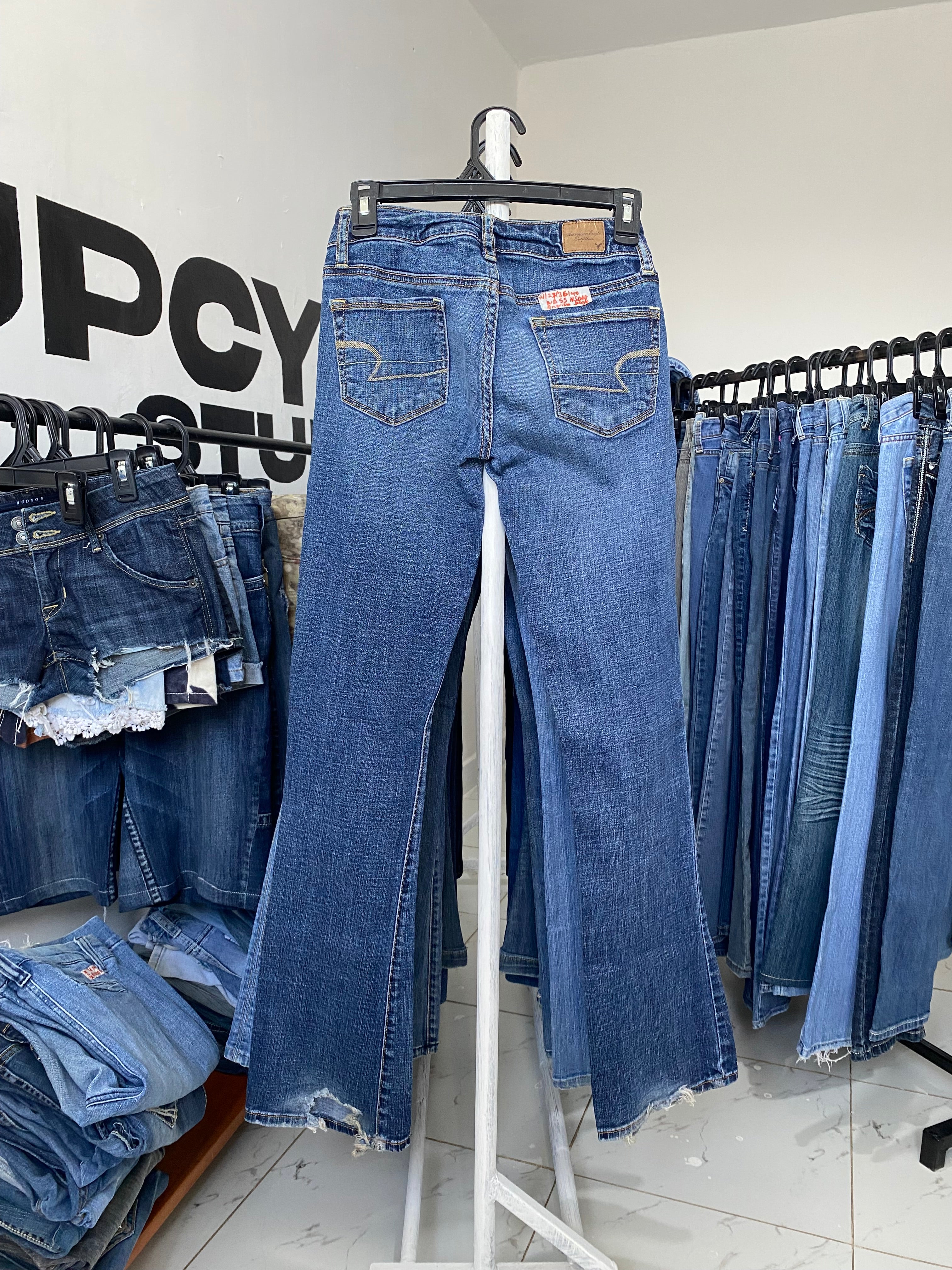 AMERICAN EAGLE W27 H36 L40