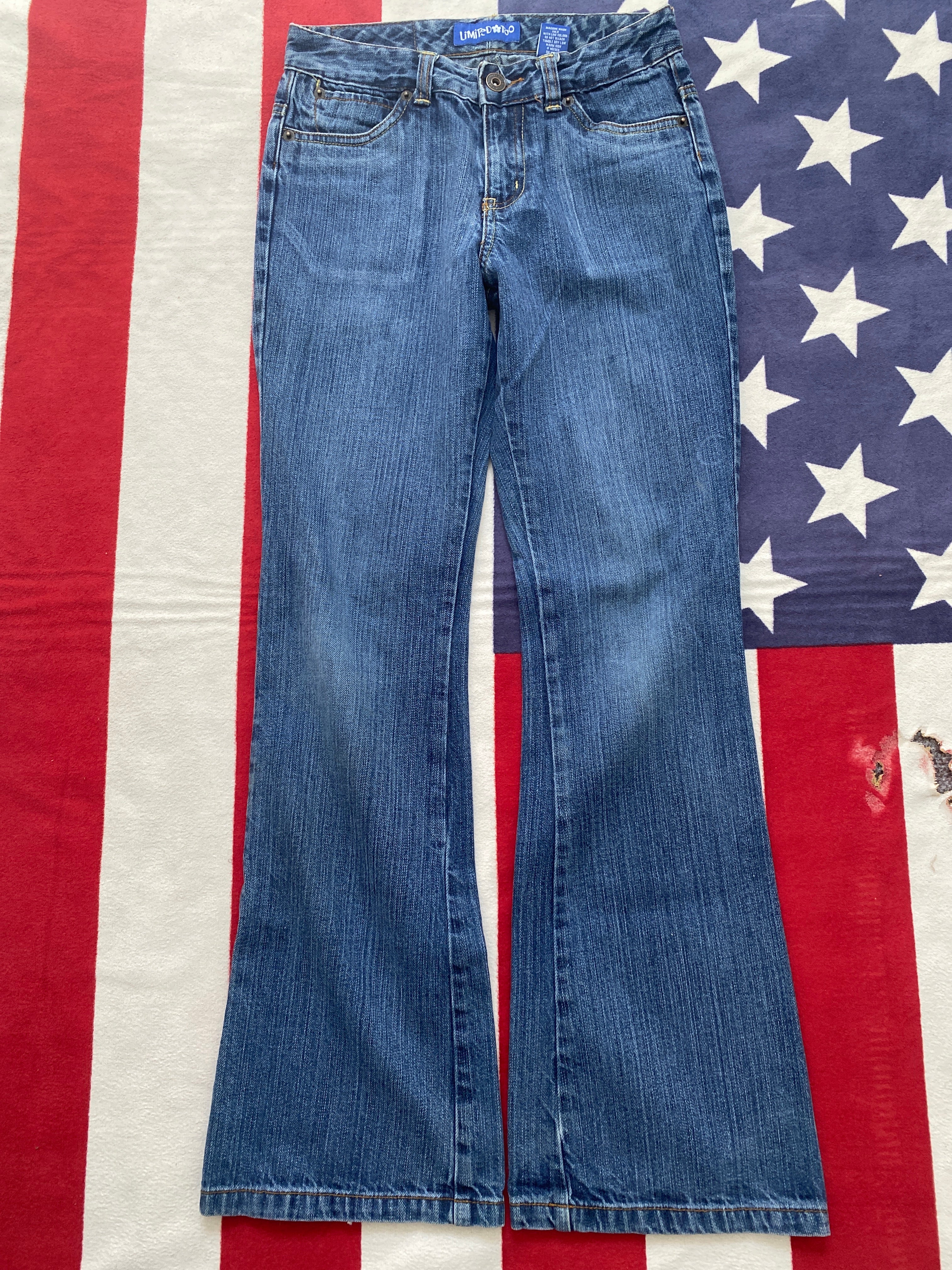 Too Blue W24 H32 L37