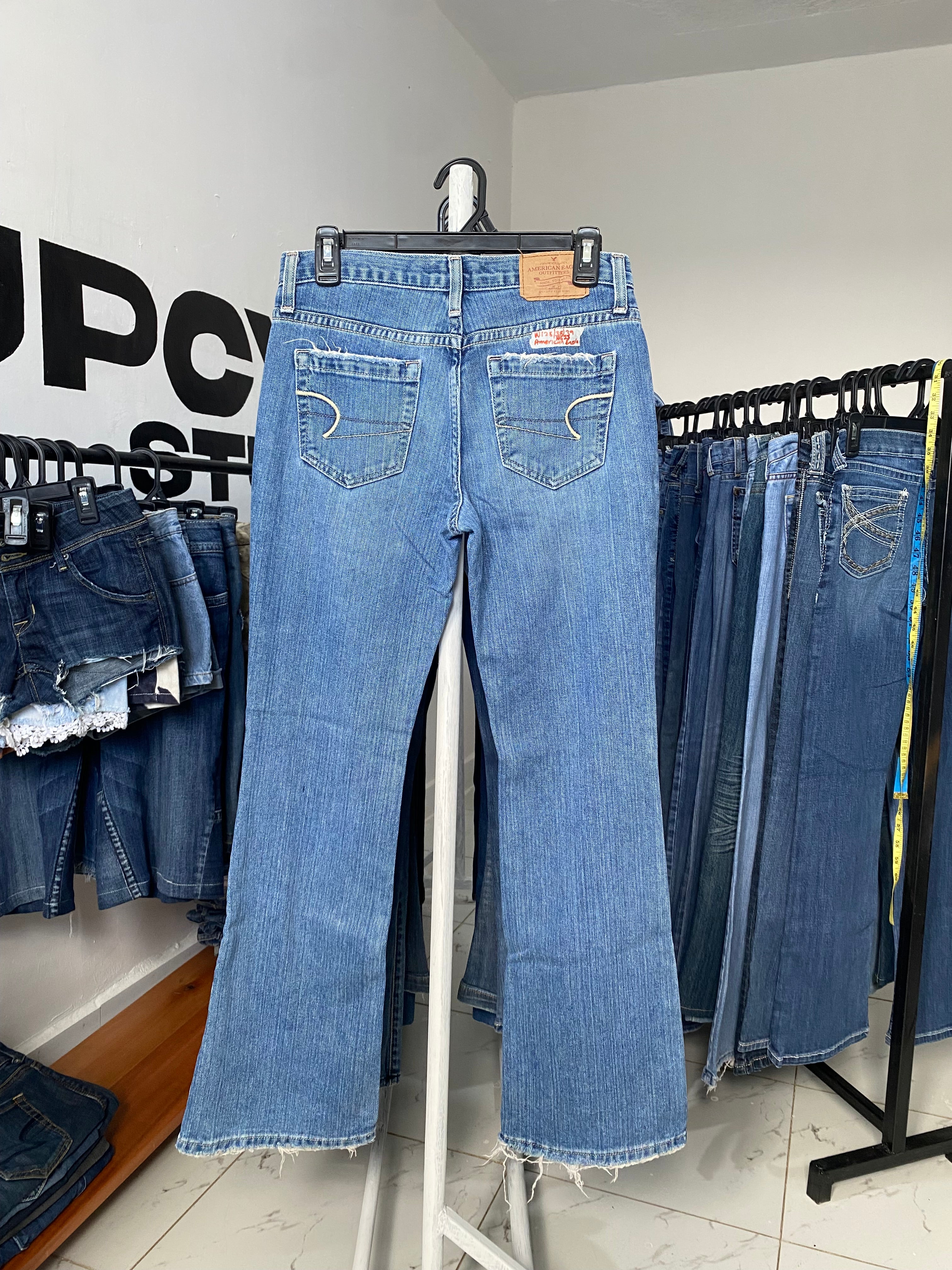 AMERICAN EAGLE W28 H38 L39