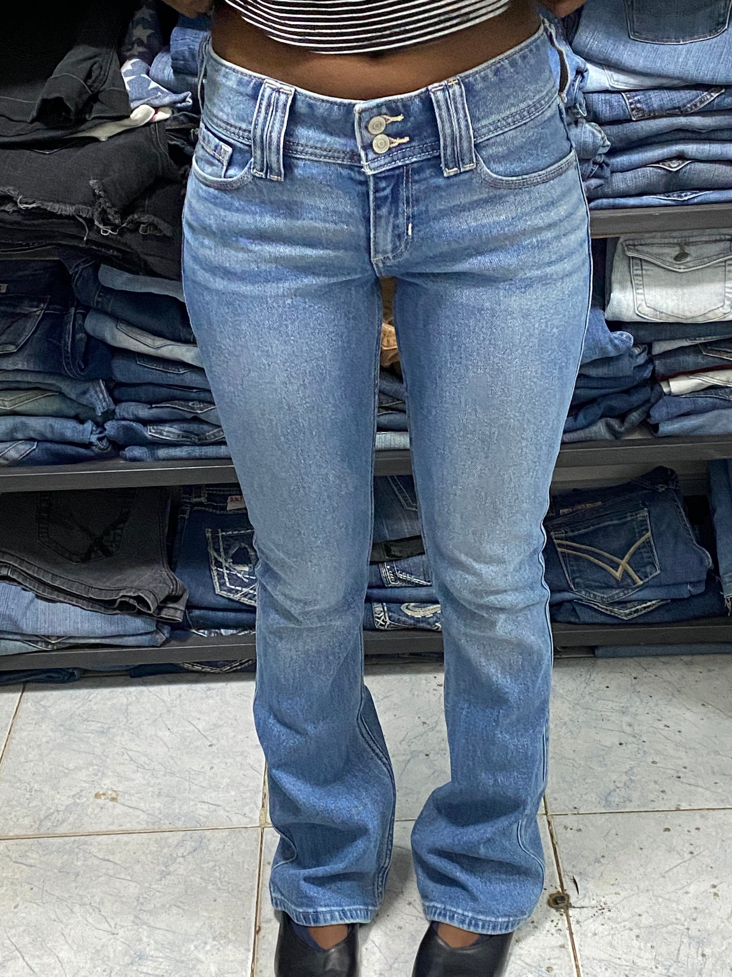 Hollister W26 H30 L40