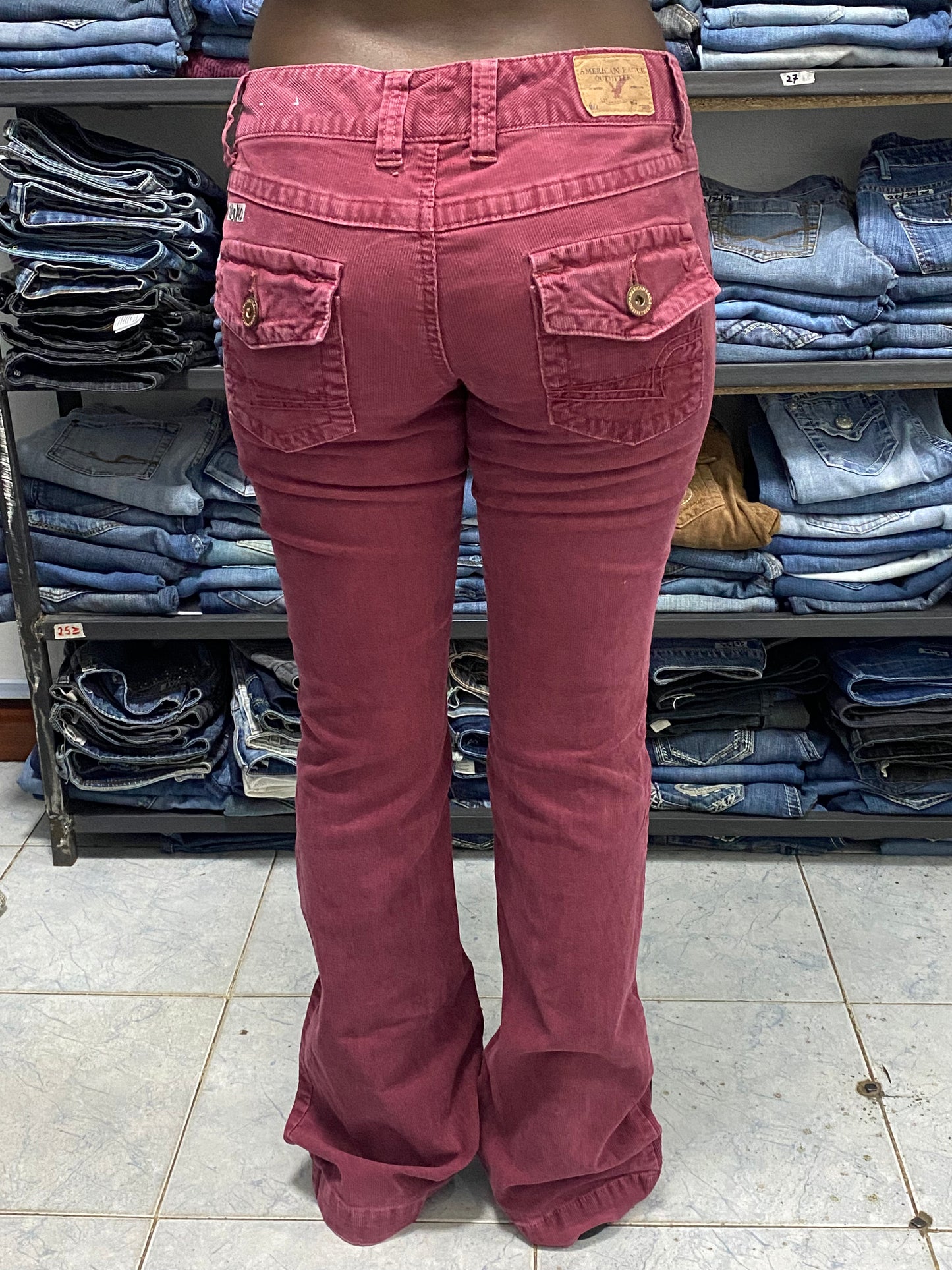 American Eagle W28 H38 L40